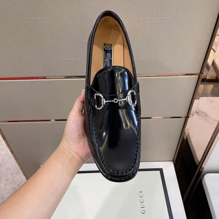 guc loafer
