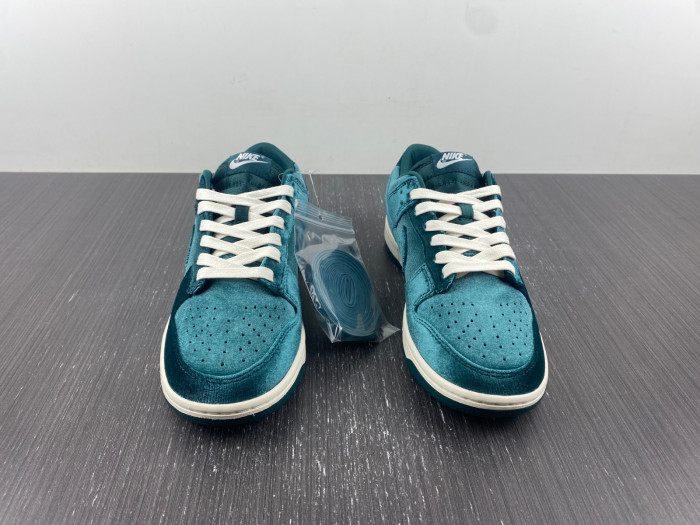 nike dunk low green velvet dz5224-300
