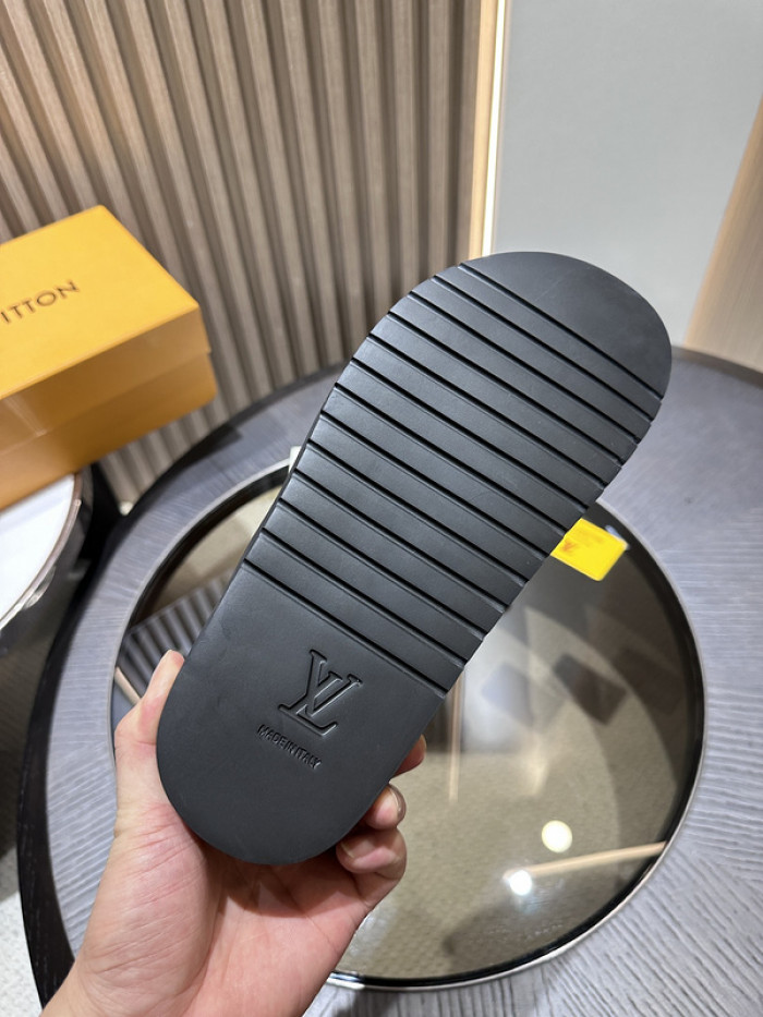 lovt sandal