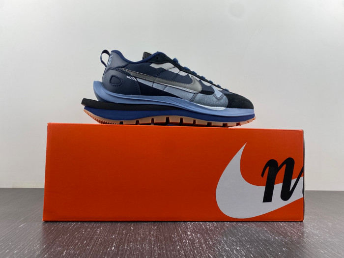 sacai x vaporwaffle dd1875-700