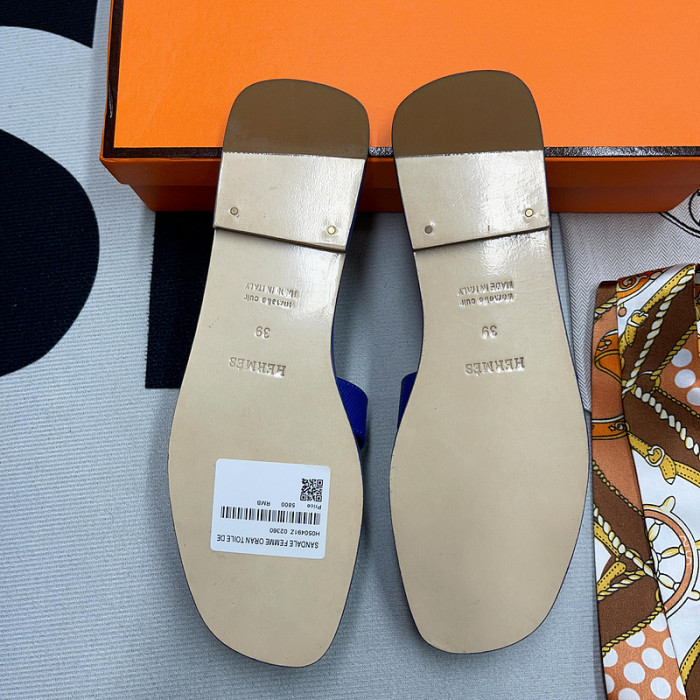 her slides 2306091