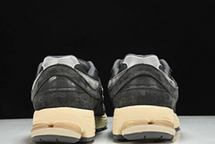 new Ba1an*e 2002r black dark grey m2002rho